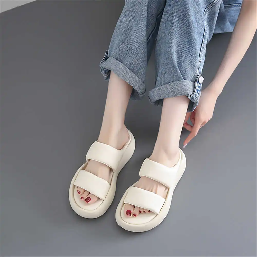 Size 39 Strips Summer Shoes Sa - Luxury Lifestyle Hospitality recension och pris